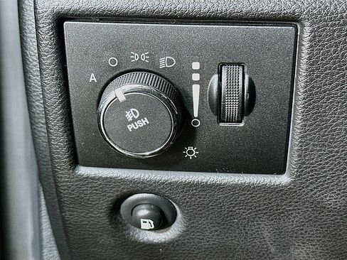 Used 2013 Jeep Grand Cherokee Laredo AWD/4WD image 10
