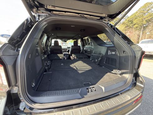 Used 2025 Ford Explorer Platinum w/ Ultimate Package image 34