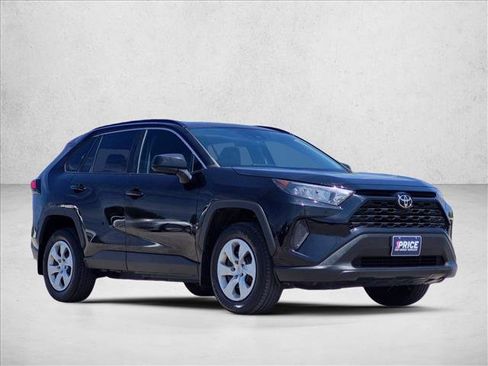 Used 2021 Toyota RAV4 LE FWD image 3