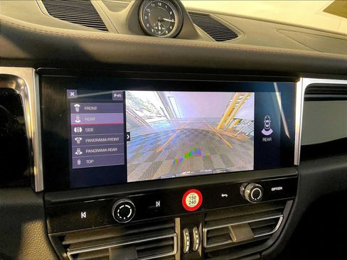 Certified 2023 Porsche Macan AWD/4WD image 31