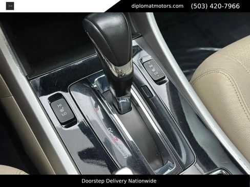 Used 2017 Honda Accord Touring image 40