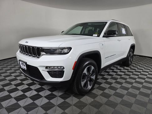 Used 2023 Jeep Grand Cherokee 4WD 4xe image 7