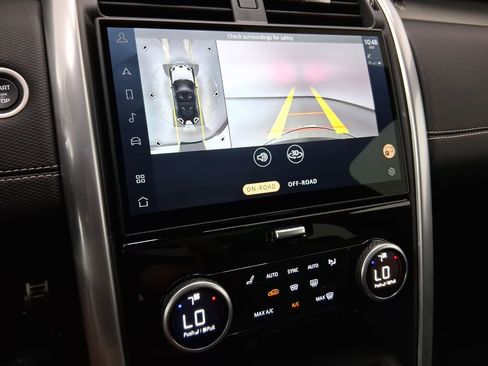 New 2025 Land Rover Discovery Dynamic SE image 26