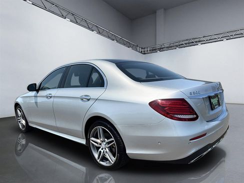 Used 2017 Mercedes-Benz E 300 4MATIC image 5
