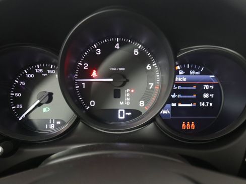 Certified 2025 Porsche Macan image 18