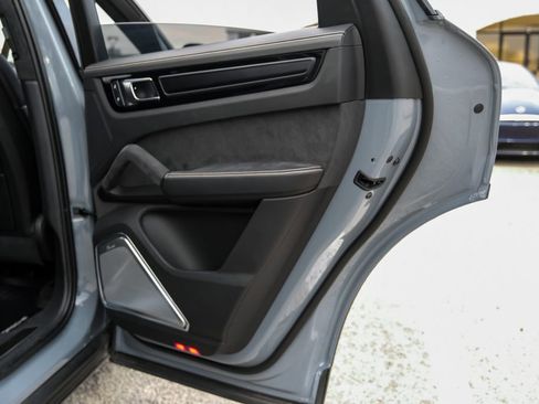 Used 2023 Porsche Cayenne Turbo GT image 58