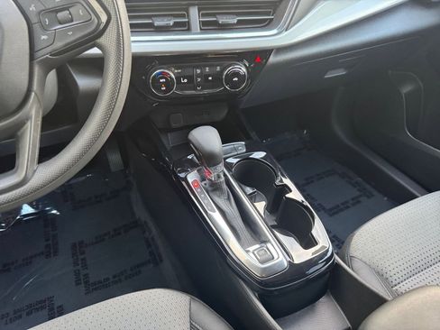 Used 2025 Chevrolet Trax LT image 39