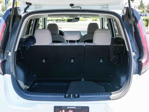 Used 2023 Kia Soul LX FWD image 25