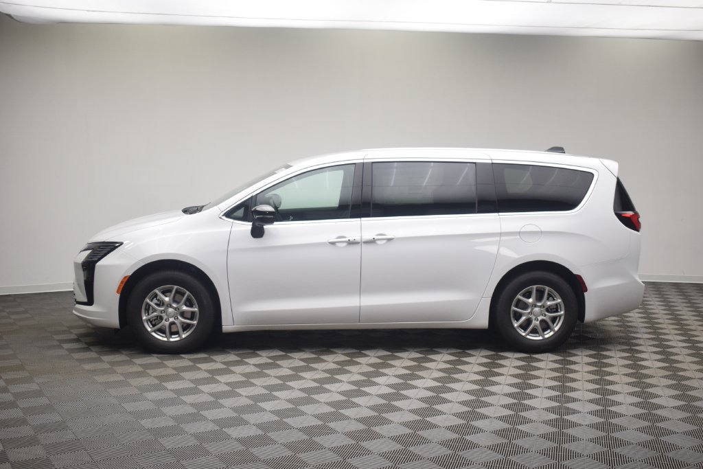 New 2027 Chrysler Pacifica Select FWD image 13