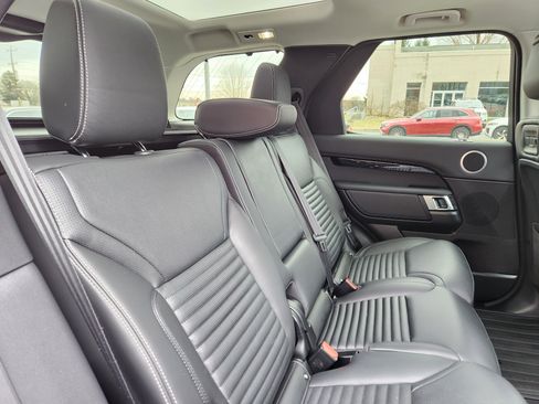 Certified 2024 Land Rover Discovery S image 15