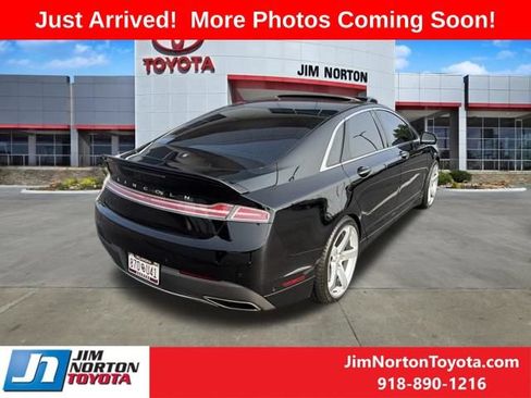 Used 2017 Lincoln MKZ Reserve w/ Technology Package FWD image 5