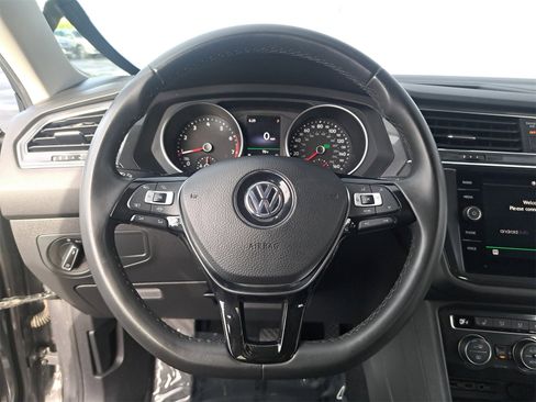 Used 2020 Volkswagen Tiguan SE image 19