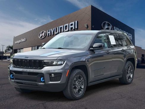 Used 2025 Jeep Grand Cherokee Trailhawk AWD/4WD image 1