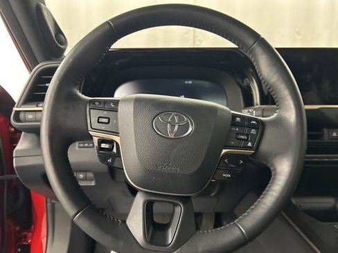 Used 2023 Toyota Crown Limited image 11