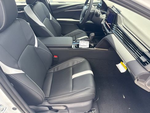 New 2026 Toyota Camry Hybrid FWD image 13