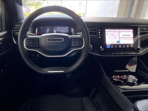 Used 2023 Jeep Wagoneer Series II image 5