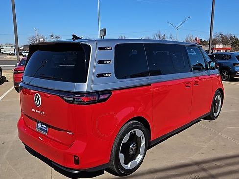 Used 2025 Volkswagen ID. Buzz Pro S Plus image 5