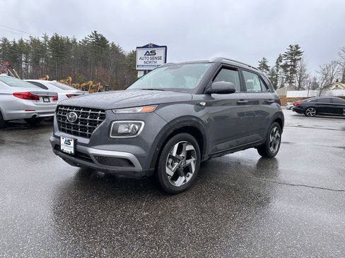 Used 2025 Hyundai Venue SEL image 1