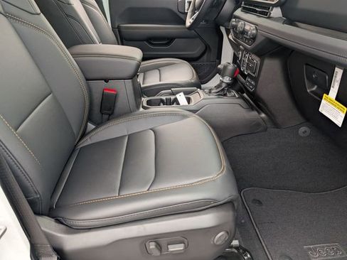 New 2026 Jeep Wrangler Unlimited Sahara AWD/4WD image 30