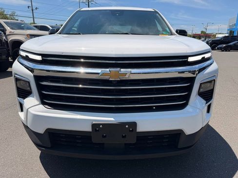 Used 2025 Chevrolet Traverse LT w/ Enhanced Driving Package FWD image 2