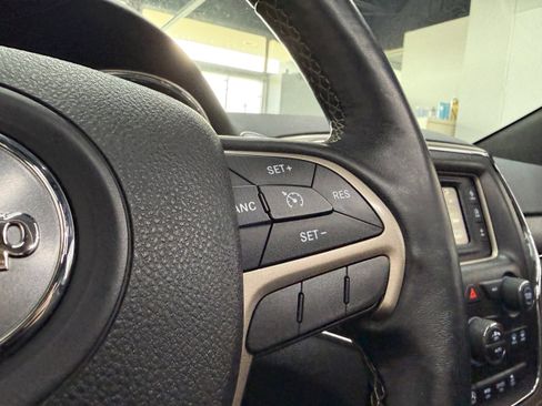 Used 2017 Jeep Grand Cherokee Limited w/ Luxury Group II AWD/4WD image 16