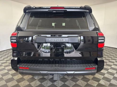 Used 2025 Toyota 4Runner SR5 AWD/4WD image 22