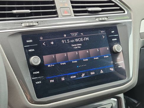 Used 2024 Volkswagen Tiguan SE FWD image 23