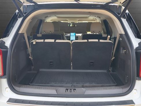 Used 2020 Ford Explorer Platinum w/ Premium Technology Package image 8