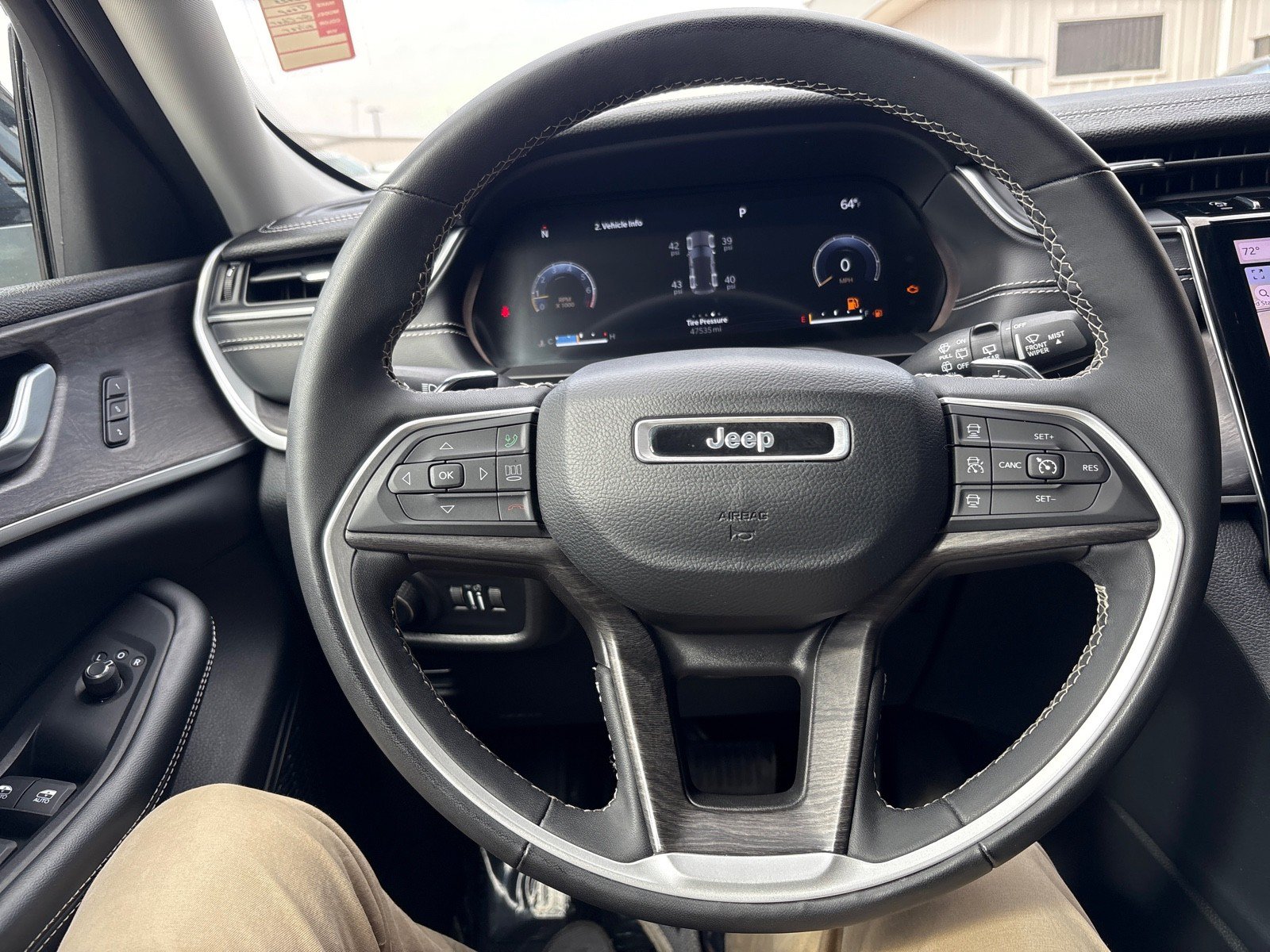 Used 2023 Jeep Grand Cherokee Limited AWD/4WD image 14