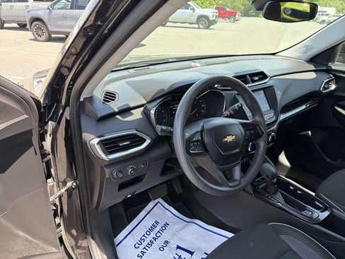 Used 2023 Chevrolet TrailBlazer LT FWD image 10