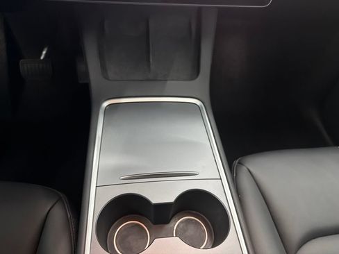 Used 2022 Tesla Model Y Long Range AWD/4WD image 17