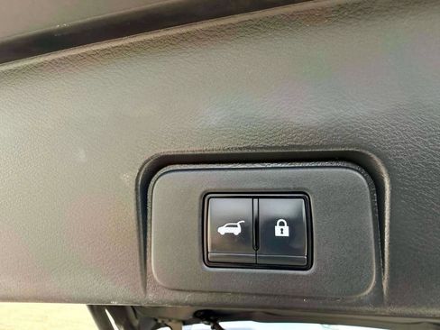 Used 2023 Nissan Rogue SL AWD/4WD image 14