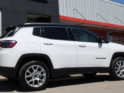 Used 2025 Jeep Compass Limited AWD/4WD image 13