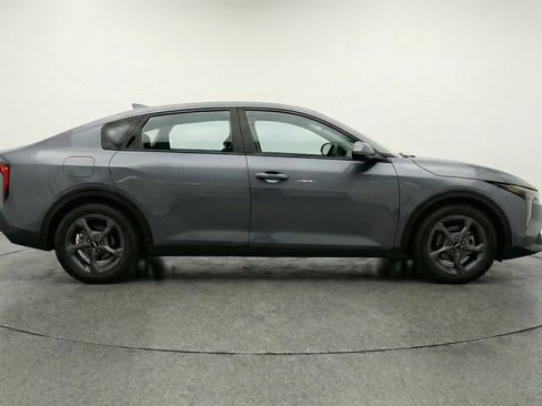 Used 2025 Kia K4 LXS image 11