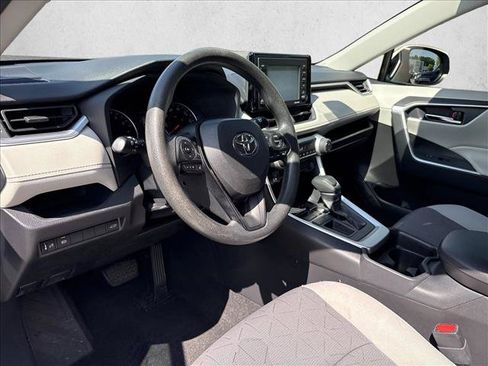 Certified 2020 Toyota RAV4 XLE w/ Convenience Package FWD image 6
