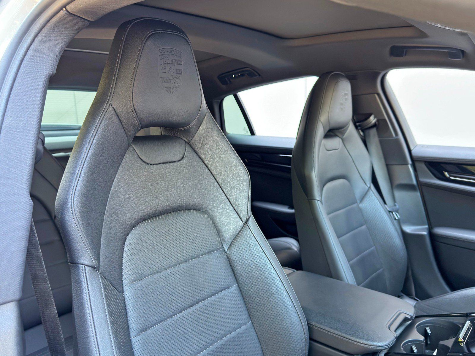 Used 2025 Porsche Panamera image 44