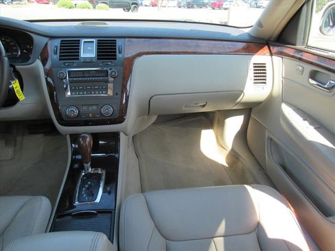 Used 2010 Cadillac DTS Luxury image 13