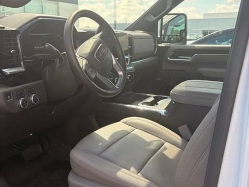 Used 2025 GMC Sierra 2500 SLT w/ SLT Convenience Package AWD/4WD image 9