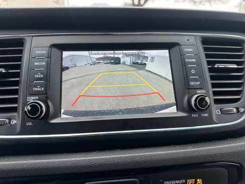 Used 2020 Kia Sedona LX image 14