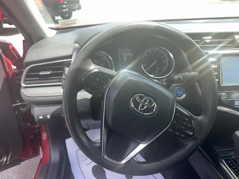 Used 2020 Toyota Camry LE FWD image 13