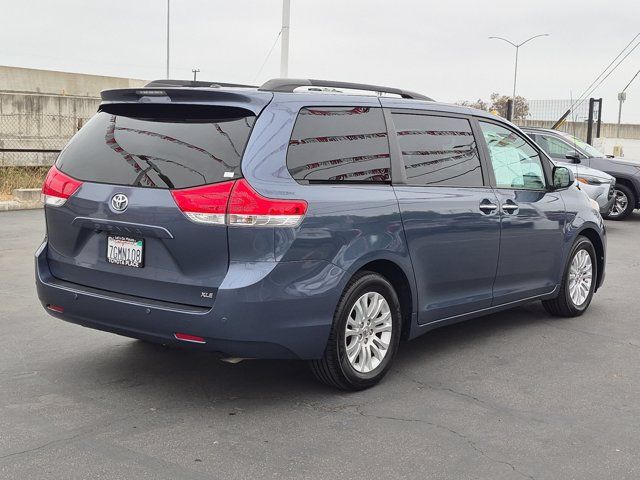 Used 2014 Toyota Sienna XLE FWD image 8