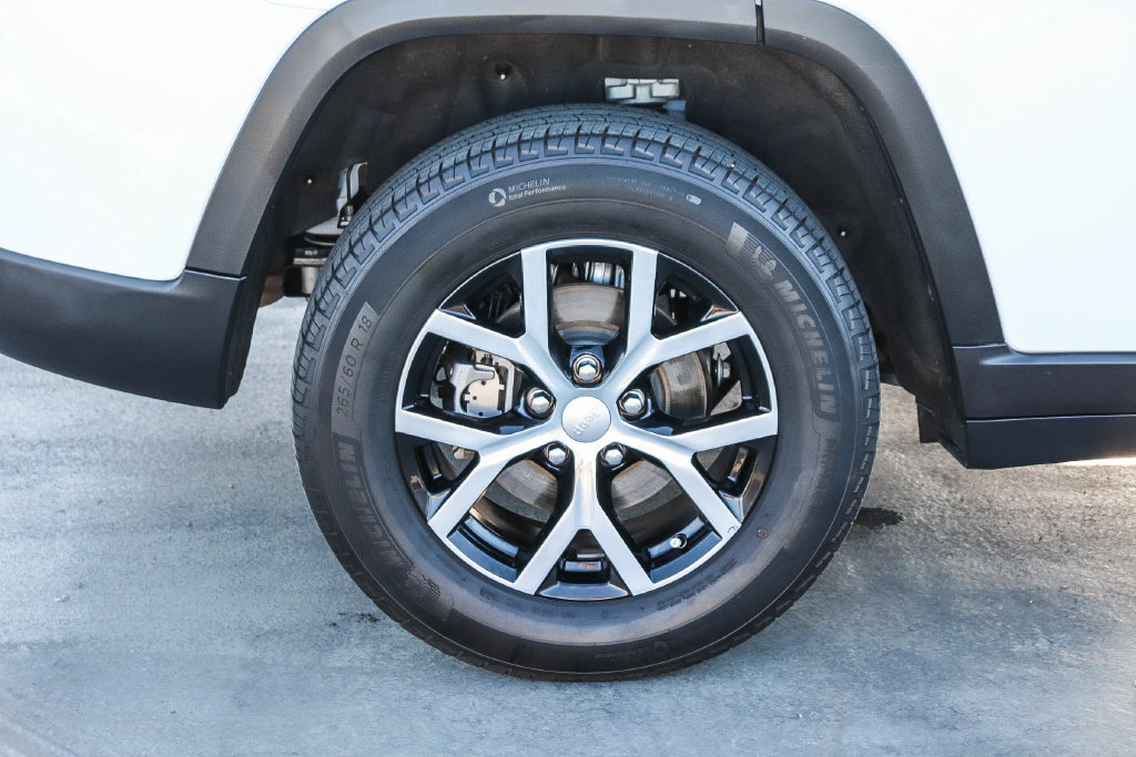 Used 2024 Jeep Grand Cherokee Limited AWD/4WD image 12
