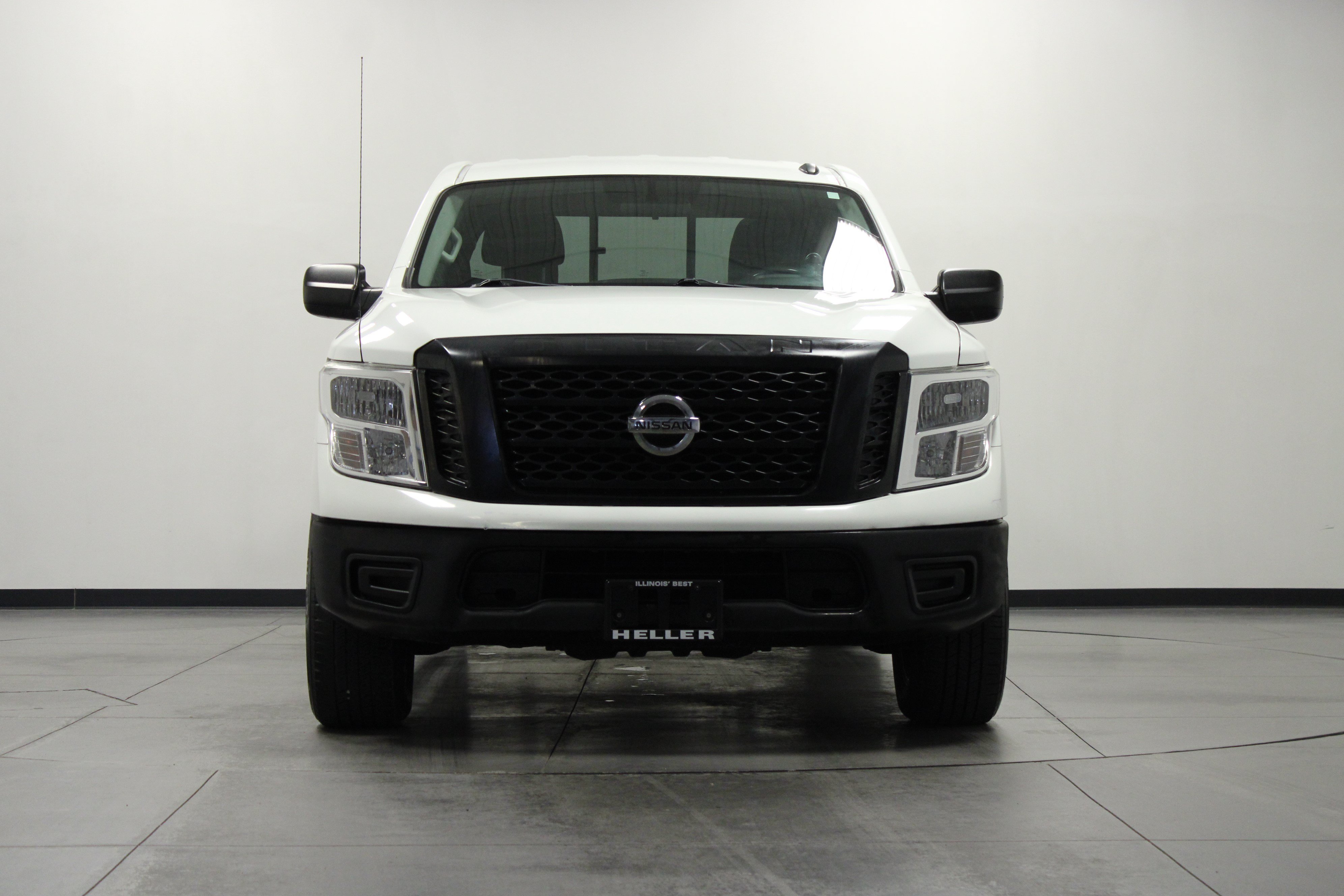 Used 2019 Nissan Titan S AWD/4WD image 9