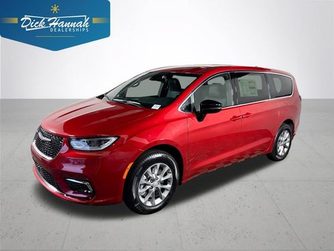 New 2026 Chrysler Pacifica Select AWD/4WD image 1