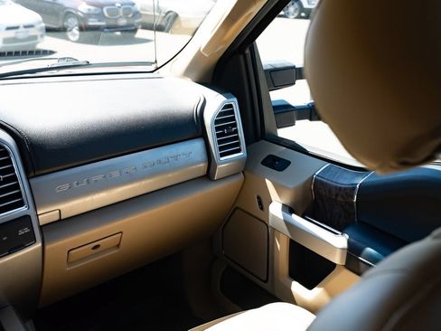 Used 2017 Ford F350 Lariat AWD/4WD image 12