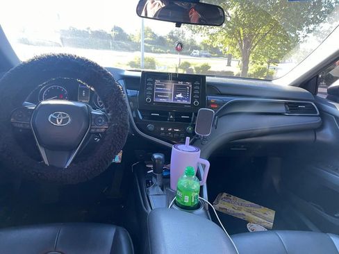 Used 2021 Toyota Camry SE FWD image 10