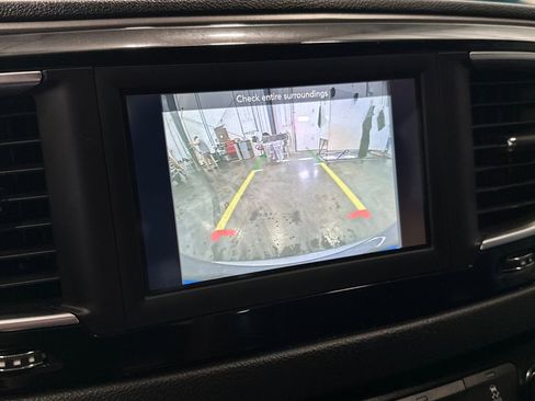 Used 2020 Chrysler Pacifica Touring-L image 23