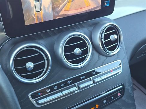 Used 2020 Mercedes-Benz GLC 300 image 25