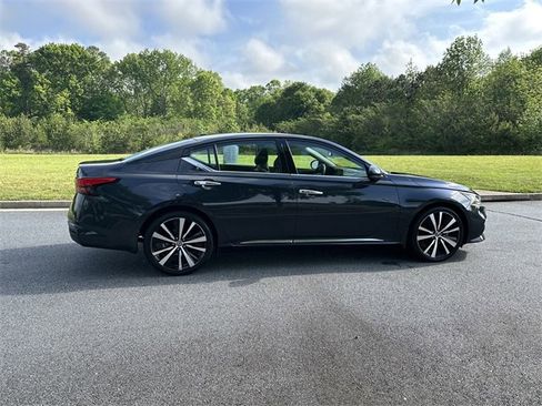 Certified 2019 Nissan Altima 2.5 Platinum image 9