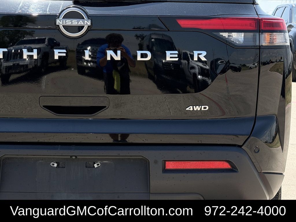 Used 2024 Nissan Pathfinder S AWD/4WD image 8